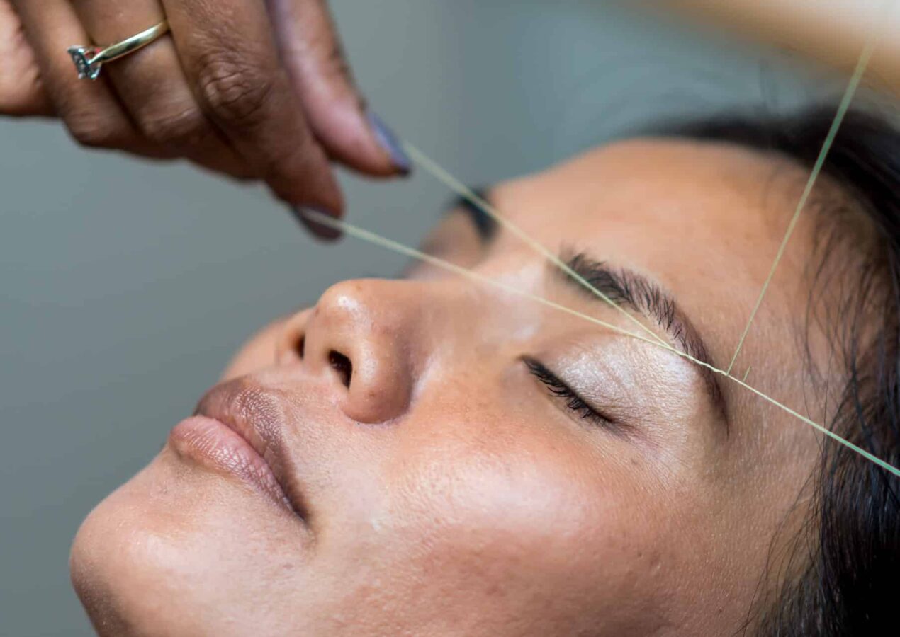 Comment s’épiler les sourcils ? Nos conseils et astuces